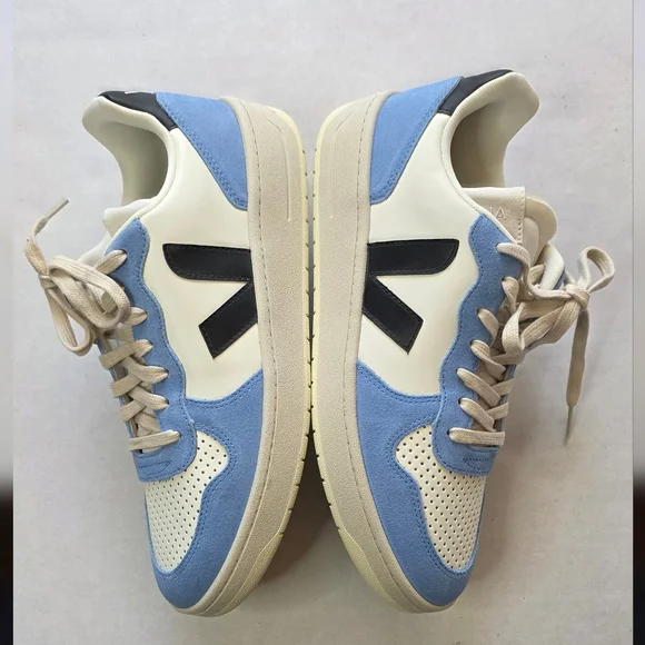 Veja V-10 Sneakers - Picture 11 of 13